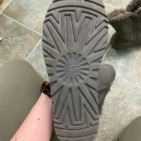 Bailey Button Uggs - Picture 4 of 5